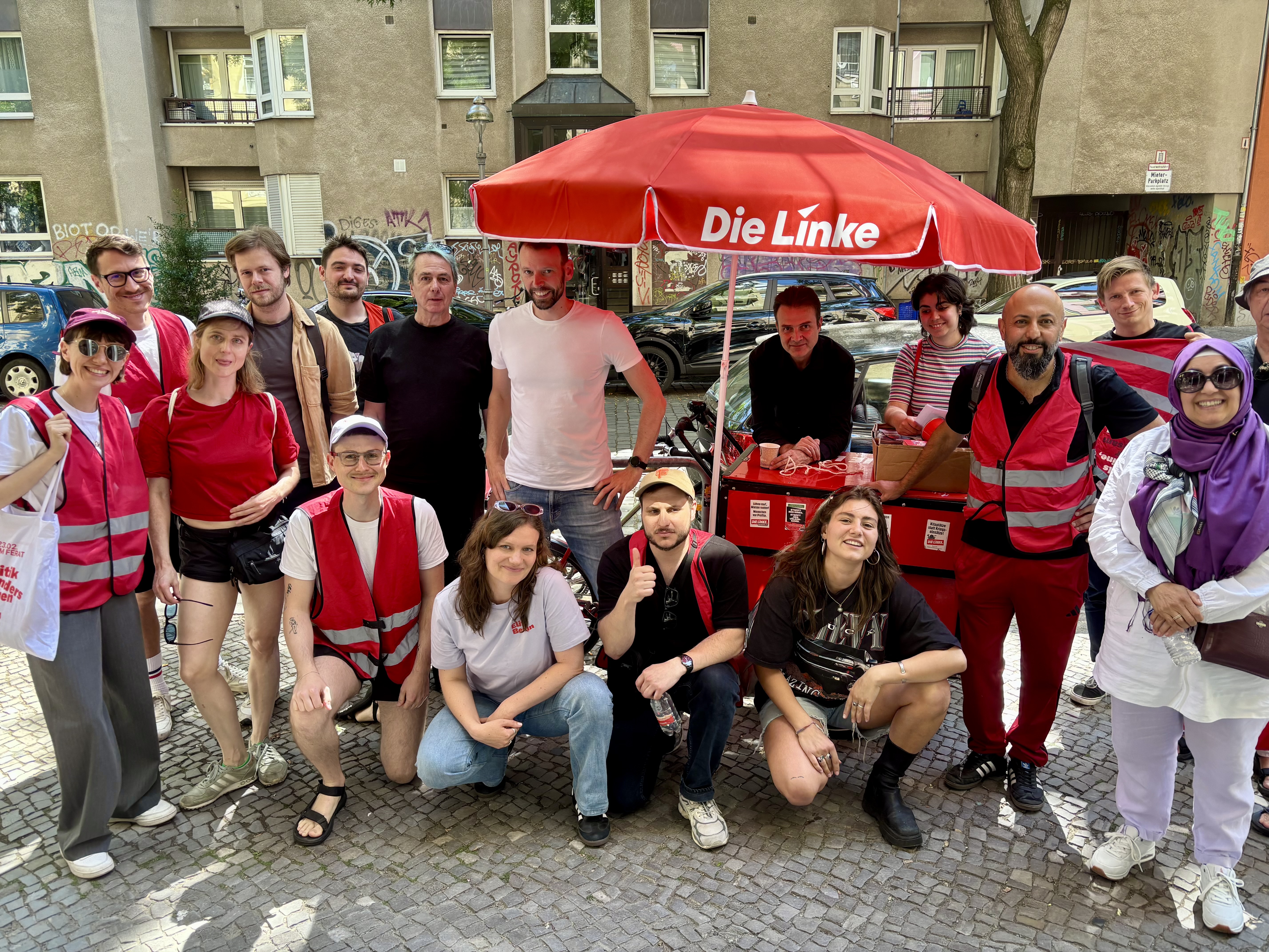 Auf dem Weg an Infostand und Haustüren